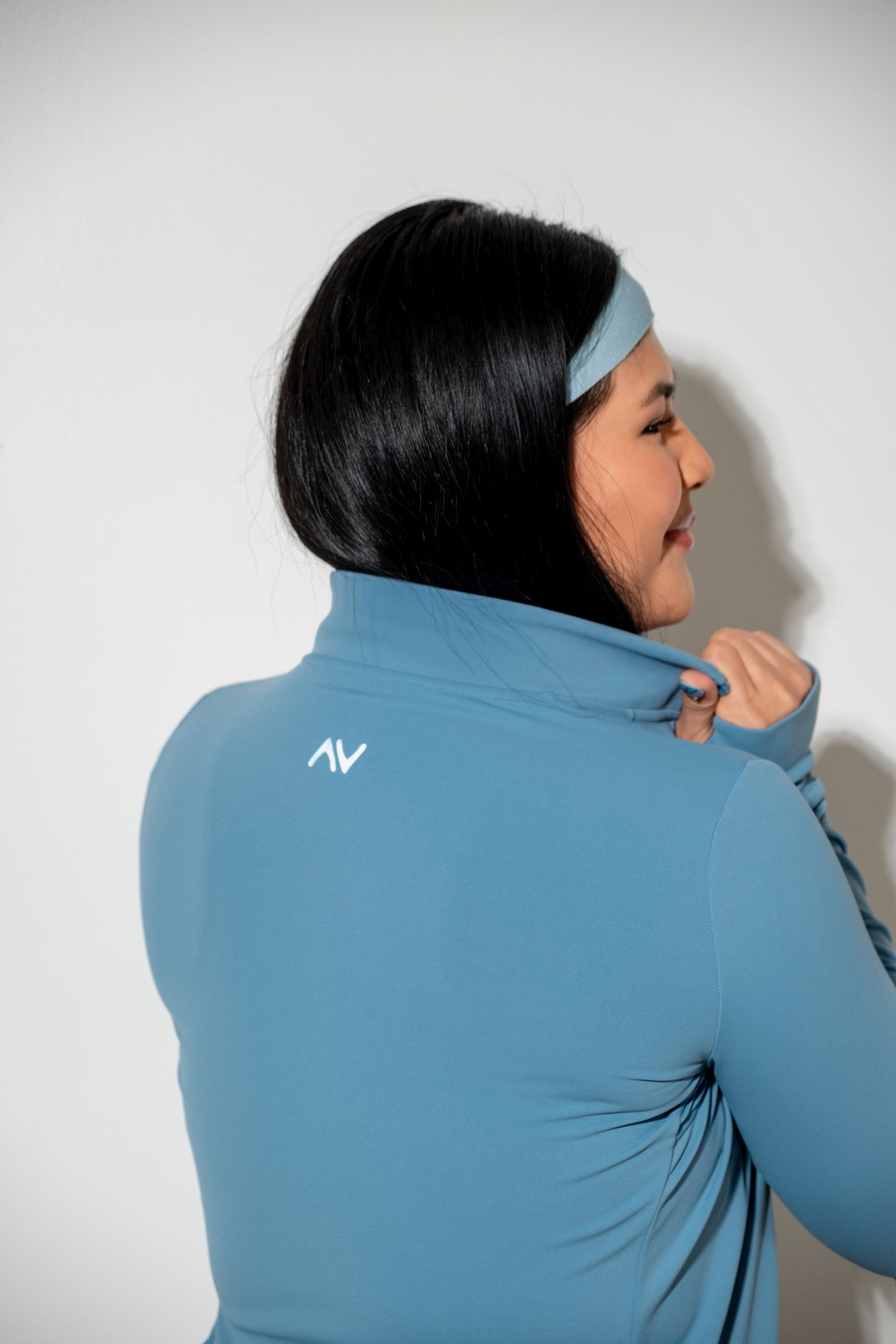 Motion-Vent Fitted Running Jacket in Berry Blue