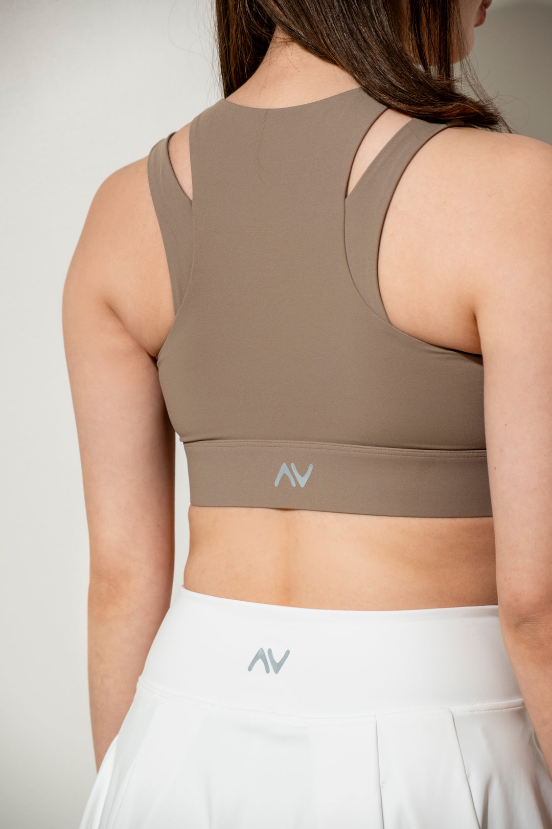 Seamless Zip-Front Sports Bra in Dull Brown