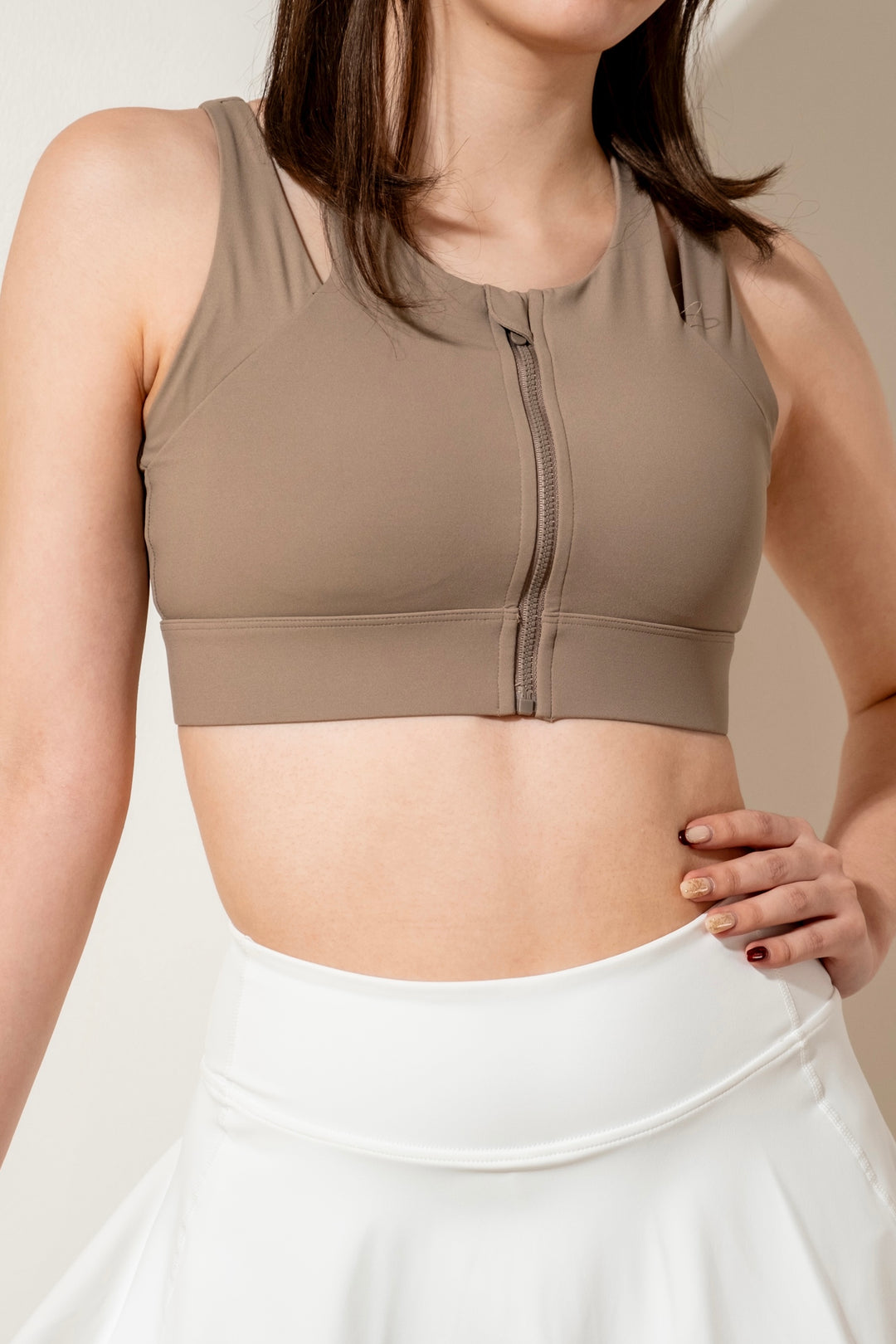 Seamless Zip-Front Sports Bra in Dull Brown